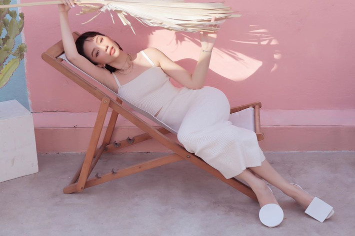 Phương pháp này kết hợp với việc lựa chọn nguồn thức ăn hợp lý và thường xuyên vận động tập luyện, Tóc Tiên có cho mình vóc dáng quyến rũ với đường cong chuẩn người mẫu. Ảnh: FB, Internet. Mời độc giả xem video "Bí quyết làm đẹp của sao Việt". Nguồn: VTC.