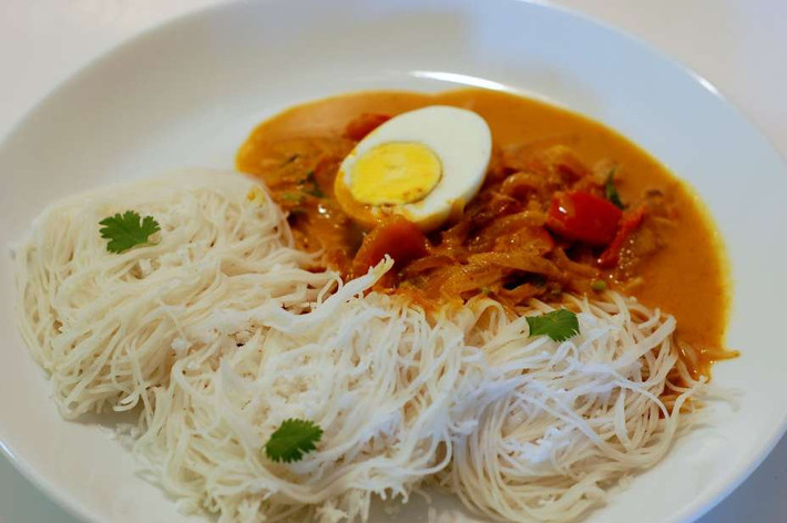 Idiyappam là món ăn phổ biến tại Sri Lanka và phía nam Ấn Độ. Idiyappam được làm từ bột trộn cùng nước cốt dừa nên có mùi vị béo, thơm. Các sợi bánh có độ dai, mịn. Người dân cùng các loại nước sốt khác nhau hoặc ăn cùng với cà ri nấu từ khoai tây, trứng, cá, thịt...