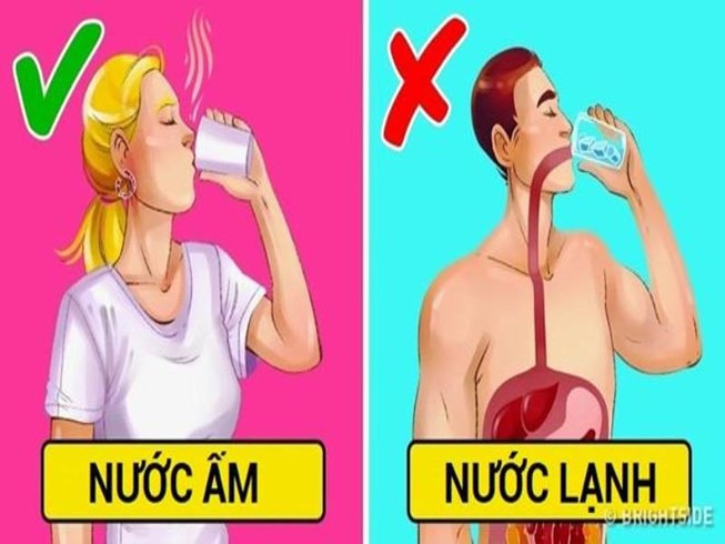 Gây rối loạn tiêu hóa: Theo NDTV, khi bạn uống nước đá lạnh, hoạt động hấp thụ chất dinh dưỡng của hệ tiêu hóa để tạo ra năng lượng bị hạn chế. Điều này có thể dẫn đến mất nước. Ngoài ra, nước lạnh sẽ làm các mạch máu co lại, cản trở tiêu hóa và không cho phép chúng hoạt động đúng. Những vấn đề thường gặp khi uống nước lạnh là đau bụng, buồn nôn, dạ dày khó chịu. Ảnh: Brightside.