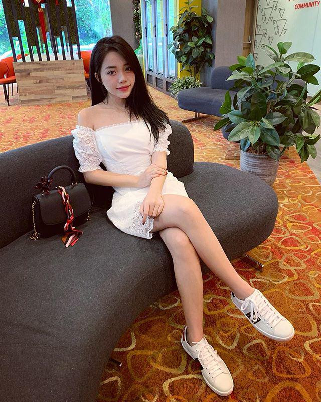 Gu thời trang biến hóa đa dạng của Linh Ngọc Đàm cũng được người hâm mộ đánh giá cao.