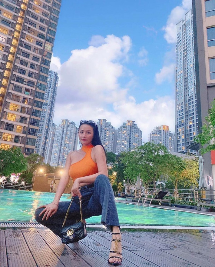 Để sở hữu thân hình nóng bỏng, nữ diễn viên thường xuyên phải tập gym. Ngoài ra, cô còn yêu thích bộ môn boxing và Muay Thái.