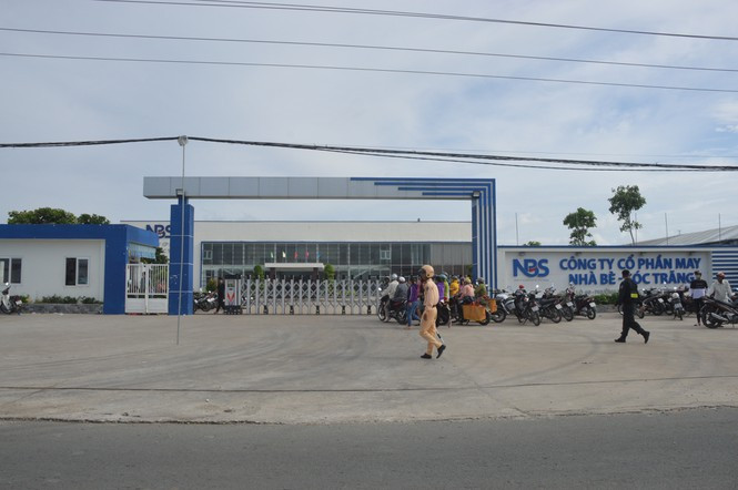 Được biết, sau 1 năm khởi công xây dựng, ngày 2/6/2018 Nhà máy May Nhà Bè – Sóc Trăng, một thành viên của Tổng Công ty CP May Nhà Bè chính thức khai trương đi vào hoạt động giai đoạn 1. Nhà máy xây dựng trên diện tích 6 hecta với tổng kinh phí đầu tư 300 tỷ đồng, được đầu tư cơ sở hạ tầng khang trang, trang thiết bị máy móc hiện đại. Nhà máy hoạt động giải quyết công ăn việc làm cho 4.000 lao động tại địa phương và các khu vực lân cận trong giai đoạn 1 và 2.