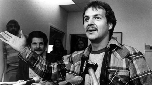 5. Tù chung thân vì bị kết án oan tội giết người: Donald Marshall, 17 tuổi, ở Canada, đã bị kết án chung thân vì giết chết bạn mình, Sandy Seale. Sau 11 năm ngồi tù, Marshall được trả tự do sau khi một nhân chứng lộ diện khai rằng ai đó khác đã đâm chết Seale. Theo điều tra, Marshall và Seale đi chơi và gặp một người đàn ông đã đâm chết Seale.