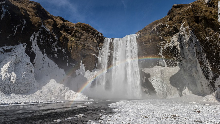 Skógafoss: Đây là một thác nước hùng vĩ trên sông Skóga ở phía Nam của Iceland. Ảnh: CNN.