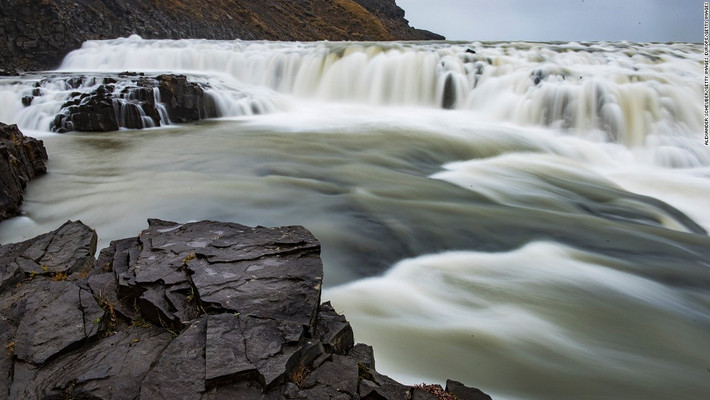Thác nước Gullfoss: Thác nước ngoạn mục này nằm trên sông Hvítá, nằm phía tây nam Iceland. Ảnh: CNN.