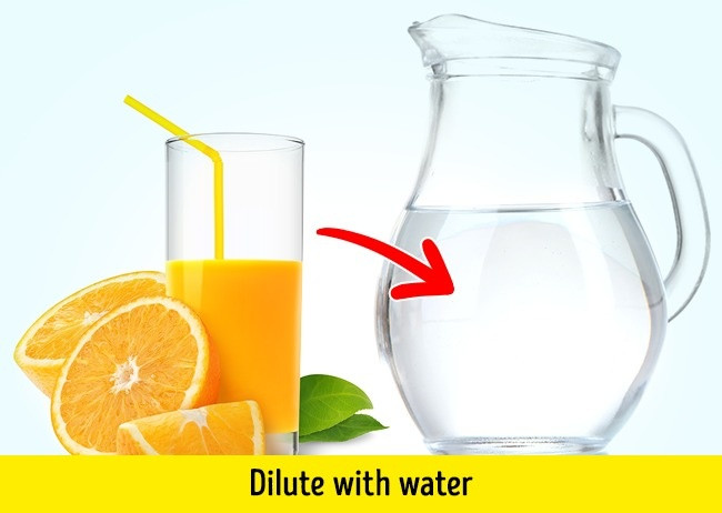 2. Uống nước cam quýt: Đây là thói quen cấm kỵ khi đói. Chất axit và chất xơ có trong trái cây có múi gây khó chịu cho dạ dày khi bạn đói bụng, đặc biệt nguy hiểm đối với những người có viêm dạ dày hoặc có nguy cơ mắc. Lời khuyên: Khi đói, bạn có thể uống ước ép cam quýt nếu bạn pha loãng với nước theo tỉ lệ 1:1 hoặc 2:1. Ảnh: Depositphotos.