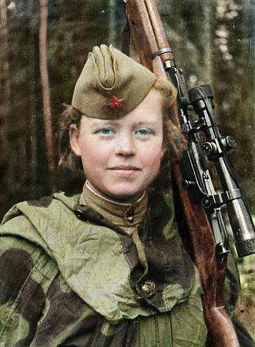 9. Nadezhda Kolesnikov: Nadezhda Kolesnikov là một tay sung bắn tỉa phục vụ trên mặt trận phía Đông Volkhovsky năm 1943. Theo ghi nhận, cô đã bắn chết 19 tên địch.