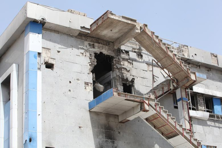 Bệnh viện Al-Khansa vẫn chưa nhận được ngân quỹ cho việc tái thiết từ Bộ Y tế Iraq. Thay vào đó, nó đã dựa vào các tổ chức phi chính phủ và các khoản đóng góp từ các cư dân và nhân viên - hầu hết các nhân viên bệnh viện đã không được trả lương trong hơn hai năm. Ảnh: Reuters.