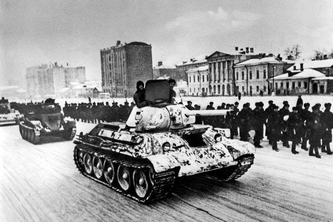 Xe tăng tham gia diễu hành tại Nhà hát Quân đội Liên Xô ở Moscow năm 1941. Ảnh: ER.