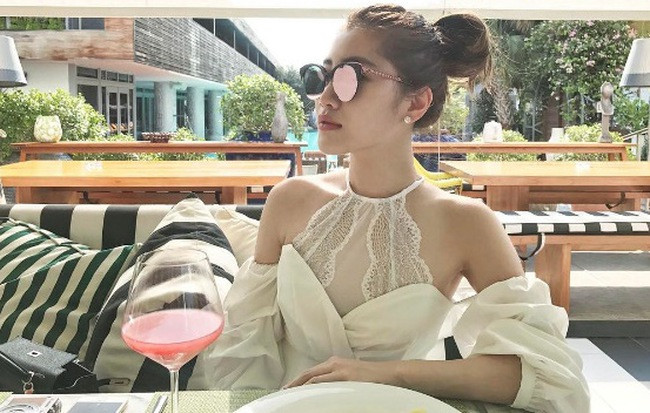 Là con gái của một tỷ phú Malaysia, Chryseis Tan, 28 tuổi, là một trong những tiểu thư nhà giàu có cuộc sống đáng mơ ước. Những hình ảnh về cuộc sống đáng ghen tị của cô chiêu Malaysia chia sẻ trên mạng xã hội Instagram thub hút tới 178.000 người theo dõi. Ảnh: Instagram.