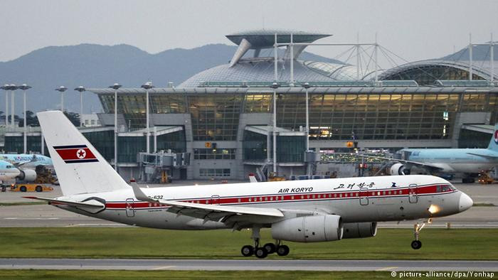 Hàng không: Air Koryo, hãng hàng không quốc gia của Triều Tiên, vẫn được miễn các biện pháp trừng phạt hàng không và vẫn có các chuyến bay đến Trung Quốc và Nga, cũng như một số tuyến nội địa. Tuy nhiên, Air Koryo không thể bay vào không phận của Liên minh châu Âu. Mỹ cũng cấm công dân của họ tiến hành kinh doanh với hãng bay này. Ảnh: Yonhap.