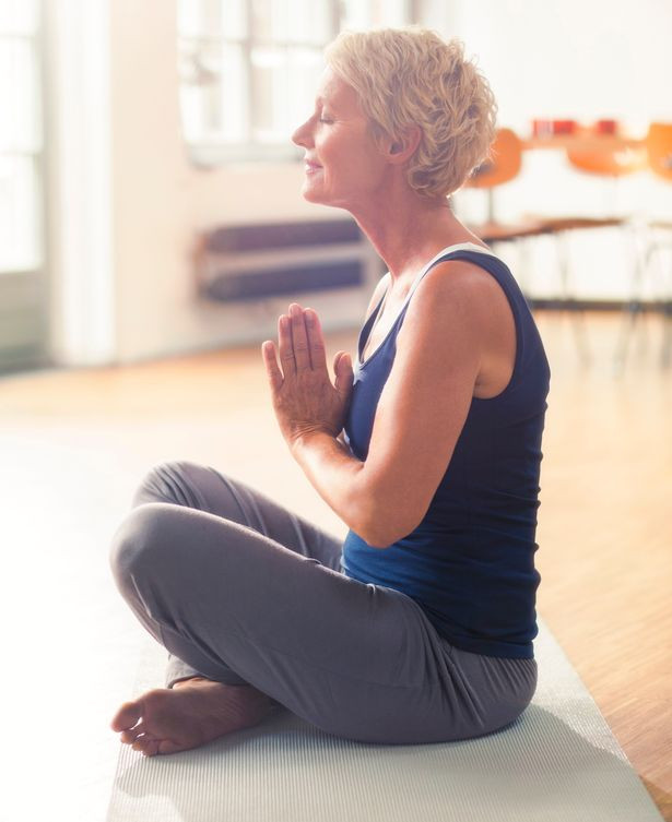 6. Thiền, yoga, hoặc đơn giản là vài phút yên tĩnh: Theo tiến sĩ Glenville, thiền định mỗi ngày 15-30 phút có thể giúp giảm căng thẳng và cải thiện chức năng não bộ, giúp bạn dễ cảm nhận hạnh phúc hơn. Ảnh: Getty.