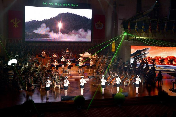 Triều Tiên tổ chức tiệc tại nhà hàng Mokran để ăn mừng vụ thử thành công ICBM lần hai. Ảnh: Reuters.