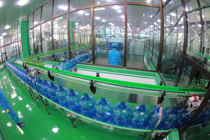 Nhà máy nước Ryongaksan Spring ở Bình Nhưỡng, Triều Tiên vào ngày 30/9/2016. Ảnh: Reuters.