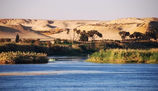 13. Sông Nile là điều quan trọng nhất đối với người Ai Cập cổ đại vì nó là nguồn nước chính của họ. Dòng sông được cho là chảy từ nguồn nước nguyên thủy, qua vùng đất của người chết, thiên đàng và cuối cùng là đến Ai Cập.