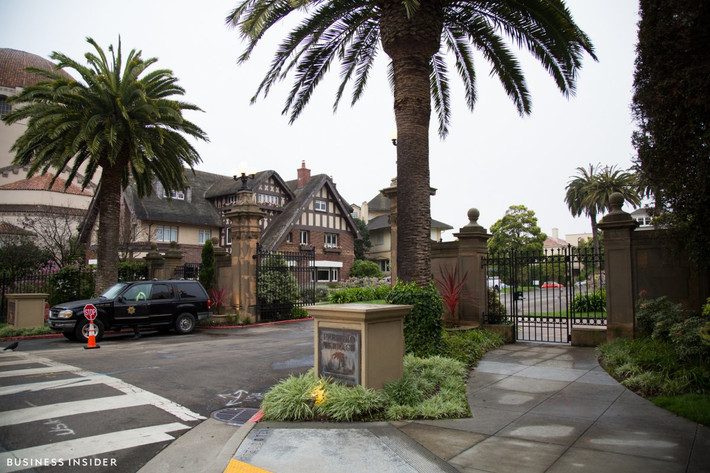 Presidio Terrace được xếp vào khu phố dân cư giàu có bậc nhất ở thành phố San Francisco với 38 biệt thự sang trọng liền kề nhau. Giá trung bình mỗi biệt thự ở đây không dưới 5,1 triệu USD. Ảnh: BI.