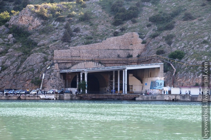 Đây là căn cứ tàu ngầm bí mật ở Bán đảo Crimea được Liên Xô sử dụng trong suốt thời Chiến tranh Lạnh. Giờ căn cứ này trở thành một bảo tàng hút khách du lịch ở Crimea. Ảnh: Livejournal.