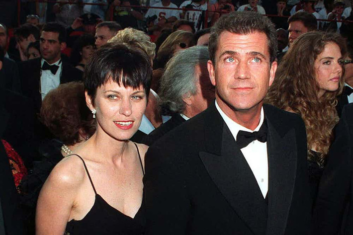 5. Mel và Robyn Gibson - 425 triệu USD: Robyn Moore kết hôn với ngôi sao điện ảnh Mel Gibson trong năm 1980 và ly hôn sau 26 năm chung sống. Có tin nói Mel Gibson đã phải chia một nửa số tài sản 850 triệu USD cho người vợ cũ Robyn trong năm 2011. Đây là vụ ly hôn “tốn kém nhất” trong lịch sử Hollywood. Ảnh: TheRichest.