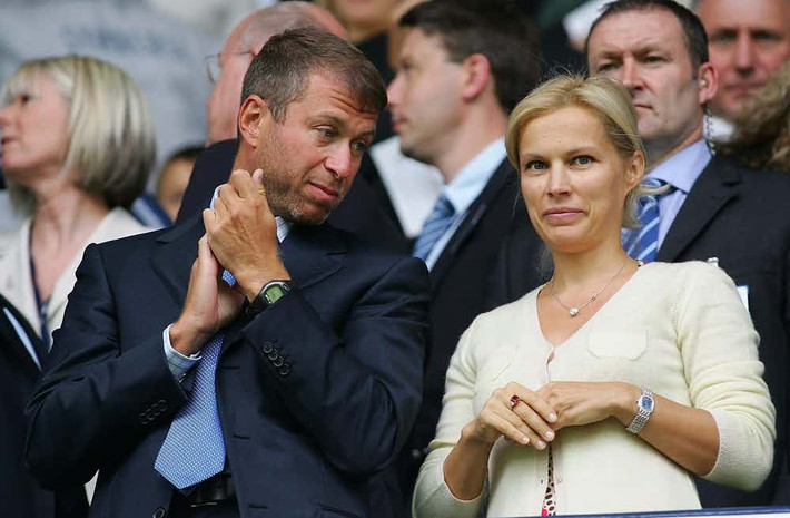6. Roman Abramovich và Irina - 300 triệu USD: Bà Irina Malandina đã đệ đơn xin ly dị với tỷ phú Nga Roman Abramovich khi thấy ông này ngoại tình. Theo kết quả dàn xếp ly hôn trong năm 2007, Irina Abramovich nhận được gần 2% tổng số tài sản 18,7 tỷ USD của ông chủ FC Chelsea. Ảnh: TheRichest.