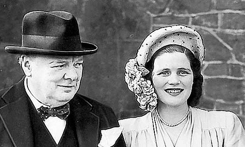 Bà Mary là con út trong gia đình có 5 người con của Thủ tướng Winston Churchill - từng làm việc cho Hội Chữ thập đỏ và là tình nguyện viên của Liên hiệp phụ nữ Anh từ năm 1939 - 1941.