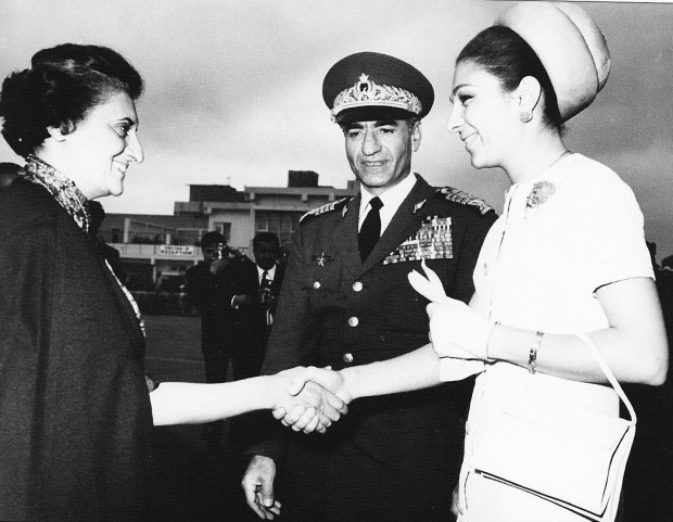 Bà Gandhi trở thành chính khách giữ chức Thủ tướng Ấn Độ lâu nhất qua 4 nhiệm kỳ, trong đó có 3 nhiệm kỳ liên tiếp kéo dài từ năm 1966 - 1977.