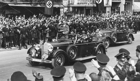 Theo đó, Hitler nhận chức Lãnh đạo kiêm Tư lệnh tối cao của Đế chế thứ Ba. Sự kiện này trở thành bước ngoặt cực kỳ quan trọng trên con đường thiết lập quyền lãnh đạo độc tôn của Hitler ở Đức cũng như hoàn tất việc trở thành trùm phát xít tàn bạo nhất lịch sử nhân loại của y.