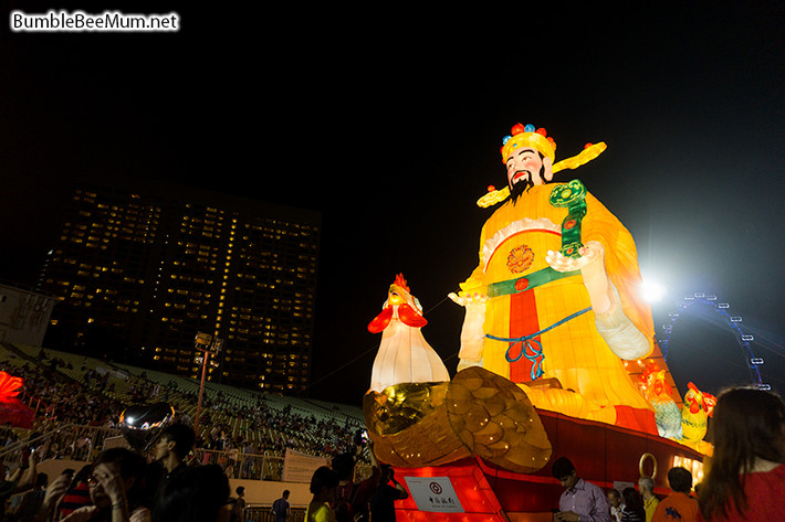 Lễ hội này thường được tổ chức tại Công viên Esplanade với nhiều hoạt động giải trí dành cho mọi người ở đủ mọi lứa tuổi. Do vậy, cả gia đình có thể vui chơi tại lễ hội Singapore River Hongbao.