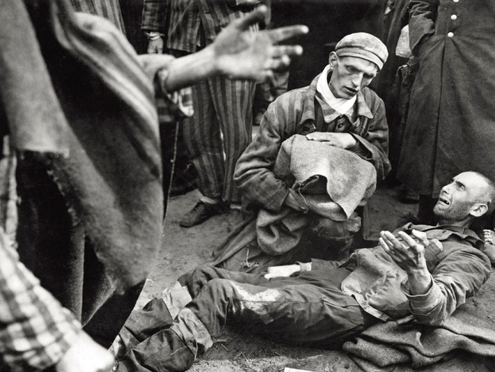 Trại tập trung đầu tiên của phát xít Đức là Dachau. Ban đầu, trại tử thần Dachau là nơi phát xít Đức giam giữ những kẻ thù chính trị, người chống đối Hitler. Về sau, nơi này giam giữ cả những người cộng sản, các nhà xã hội...