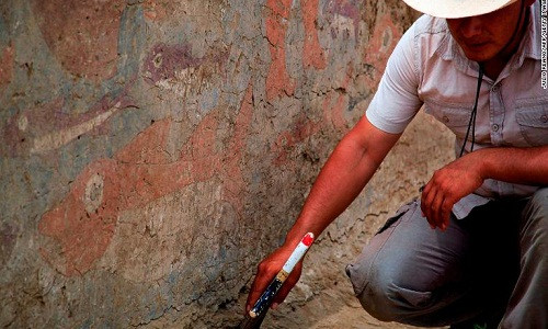 Các chuyên gia khảo cổ Peru đã có phát hiện bất ngờ về nền văn minh cổ xưa Moche khi tìm thấy 2 căn phòng nghi lễ có niên đại khoảng 1.500 tuổi.