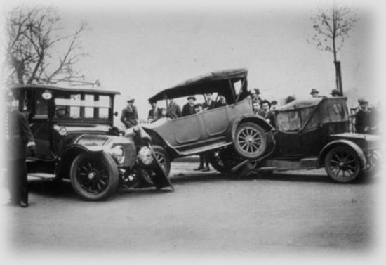Vụ tai nạn ô tô đầu tiên xảy ra ở Ohio, Mỹ năm 1891.