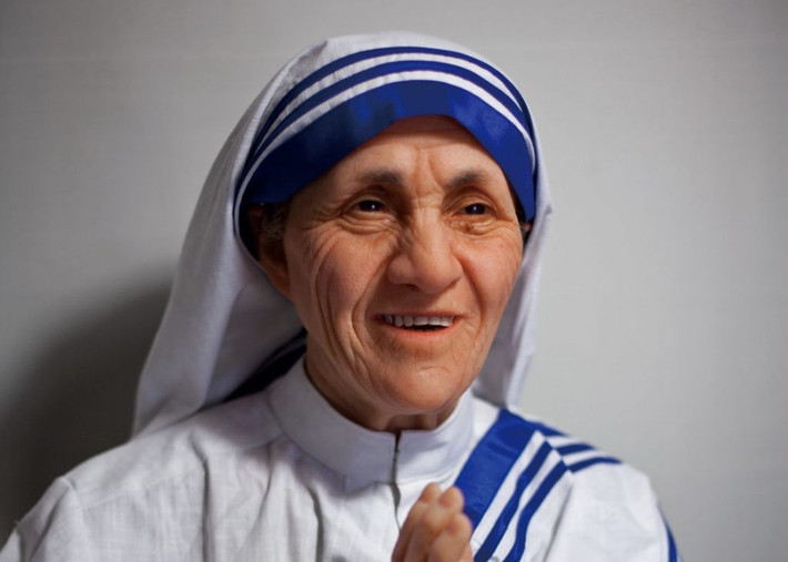 Mẹ Teresa sinh ngày 26/8/1910 là một nhân vật lịch sử tuổi Tuất được nhiều người biết đến. Bà là người đã dành cả cuộc đời để phục vụ những mảnh đời bất hạnh và là người sáng lập Dòng Thừa sai Bác Ái. Hiện có khoảng 4.000 nữ tu của Dòng Thừa sai Bác Ái hoạt động tại hơn 100 quốc gia trên thế giới.