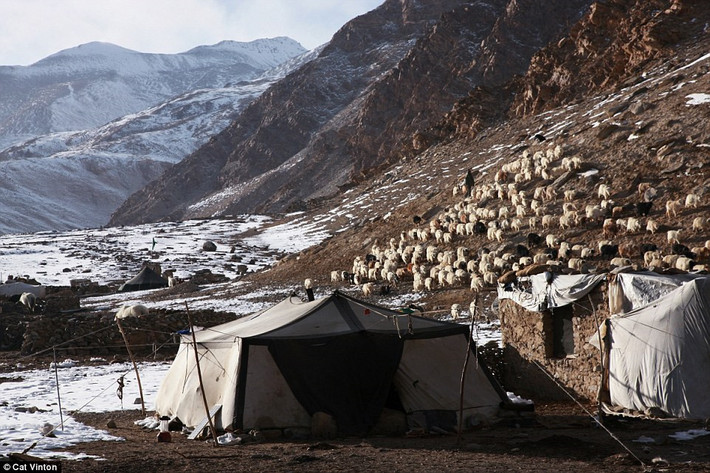 Cao nguyên Chang Tang trên dãy Himalayas nổi tiếng với một số điều khó tin về cuộc sống của người dân. Cụ thể, người Chang Tang-Pa sống tại nơi đây theo lối du mục.