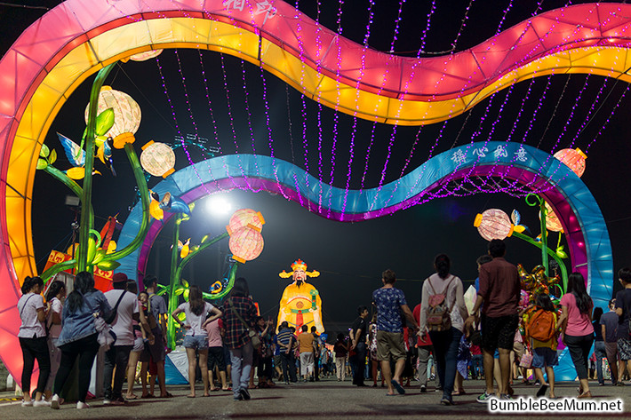 Đối với lễ hội Singapore River Hongbao, hoạt động này trở thành sự kiện văn hóa thường niên trong Lễ hội mùa xuân ở Singapore kể từ năm 1987.