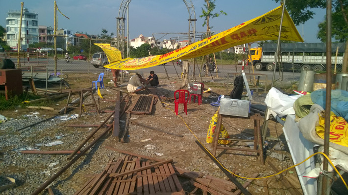 Trao đổi với PV Kiến Thức, ông Nguyễn Văn Dũng, trưởng đoàn Đoàn xiếc 1, Liên đoàn xiếc Việt Nam tổ chức biểu diễn tại Hải Dương cho biết, việc tháo dỡ rạp để cho nền đất khô ráo, còn việc có biểu diễn tiếp hay không còn xin ý kiến của các cơ quan chức năng.