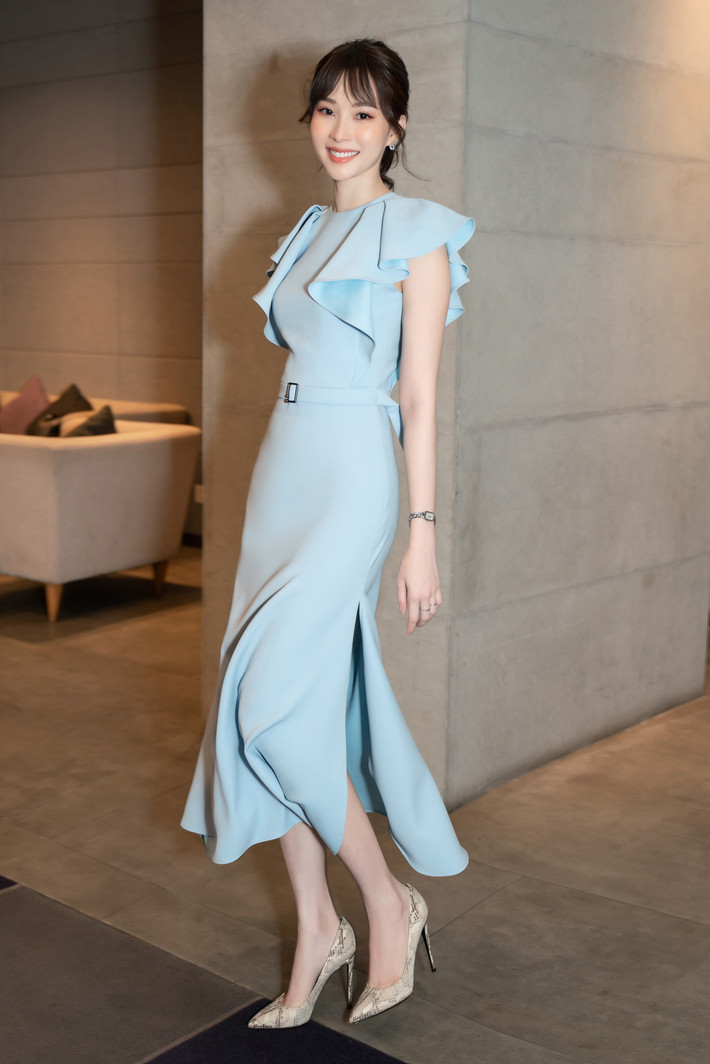 Mới đây, Đặng Thu Thảo xuất hiện với diện mạo vô cùng xinh đẹp trong buổi ra mắt chương trình Mổ mắt đục thủy tinh thể miễn phí cho người khó khăn.