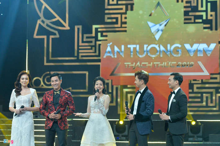 Dẫn chương trình ấn tượng là giải thưởng mở màn trong đêm trao giải VTV Awards 2019. Năm nay, top 5 hạng mục Dẫn chương trình ấn tượng gồm: Mai Ngọc, Thành Trung, Ngô Kiến Huy, Hồng Nhung và Nguyên Khang. Mỗi gương mặt đề cử đều mang những phong cách khác nhau và để lại ấn tượng riêng trong lòng khán giả truyền hình.