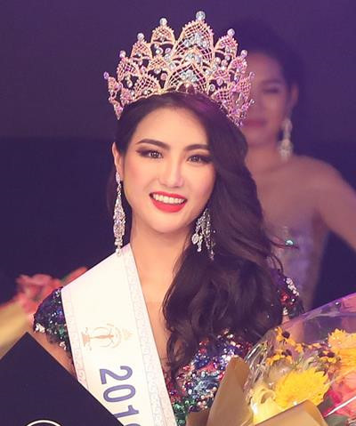 Kwon Hwi chiến thắng vương miện Hoa hậu Siêu quốc gia Hàn Quốc 2019. Tân hoa hậu là sinh viên khoa Giáo dục thể chất và ngôn ngữ Anh tại Đại học Chung Ang. Cô sẽ có mặt tại Ba Lan để tham dự Miss Supranational vào tháng 12.