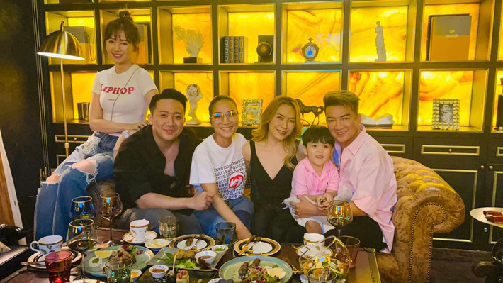 Trước đó, Đàm Vĩnh Hưng giữ kín hình ảnh, thông tin về bé. Nam ca sĩ tiết lộ, từ khi có con trai anh thay đổi rất nhiều.