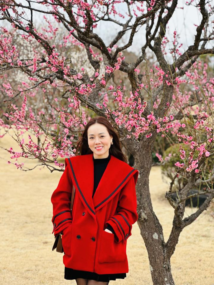 "Tôi cũng không dám kêu gọi từng người một hãy ôm lấy tôi và anh Lý. Nhưng tôi xin, nếu đã từng quen biết, nếu đã từng gọi anh Lý là hai tiếng "Đại Ca", nếu đã từng đặt chân đến gia đình nhà tôi thì xin đừng chà đạp đến gia đình tôi!", Ngọc Hà nhắn nhủ đến "người quen biết".