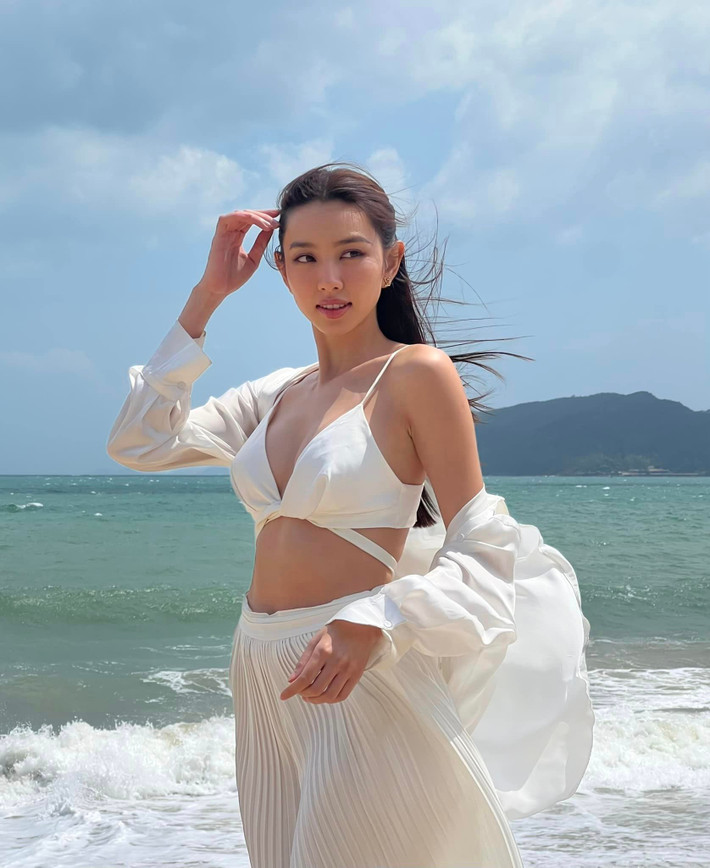 Với việc nỗ lực không ngừng và chăm chỉ hoạt động, không khó hiểu khi Hoa hậu Thùy Tiên ngày càng gặt hái thêm nhiều thành công.