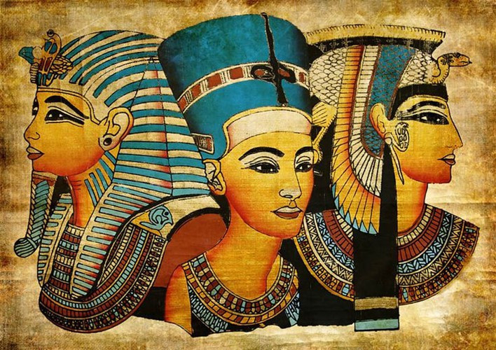 Để tăng thêm sự quyến rũ, Nữ hoàng Cleopatra dùng xạ hương bôi vào lông mày, dùng nước hoa bôi vào môi kích thích khứu giác của bản thân và người tình.