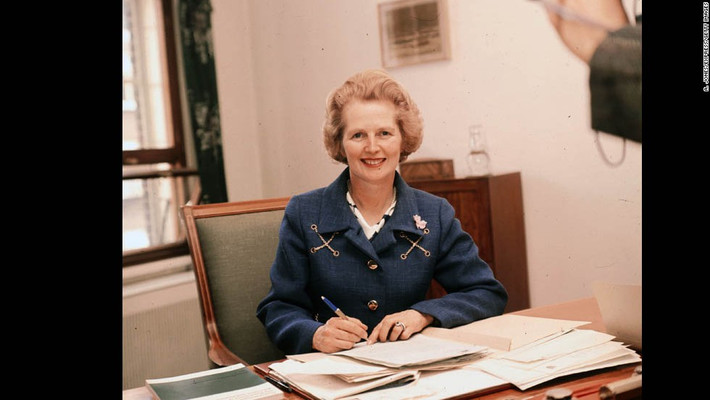 Bà Thatcher được bổ nhiệm vào vị trí lãnh đạo đảng Bảo thủ vào tháng 2/1975. Theo đó, bà trở thành người phụ nữ đầu tiên đứng đầu một đảng phái chính trị ở Anh.