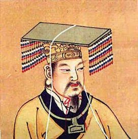 Tương truyền, Hoàng Đế sống vào khoảng năm 3000 trước Công nguyên. Người này sống thọ hơn 100 tuổi.