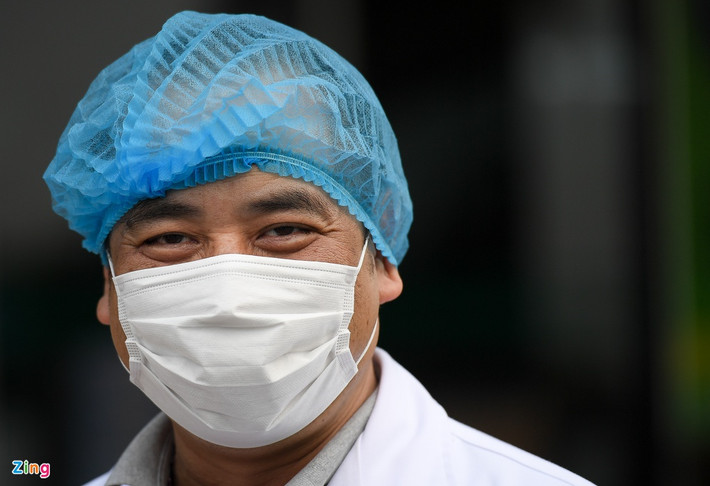 Bác sĩ Nguyễn Trung Cấp, Trưởng khoa Cấp cứu, Bệnh viện Bệnh nhiệt đới Trung ương, cho biết hiện nay, khoa này đang có 7 bệnh nhân Covid-19 nặng. Khoa Điều trị tích cực có 5 bệnh nhân nguy kịch, diễn biến phức tạp.