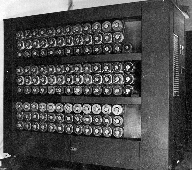 Tháng 7/1942, nhóm của Alan Turing phát triển một kỹ thuật phá mã phức tạp mà ông đặt tên là "Turingery". Nó được ứng dụng cho máy The Bombe. Nhờ sáng chế này, việc bẻ khóa mã Enigma trở nên dễ dàng hơn.