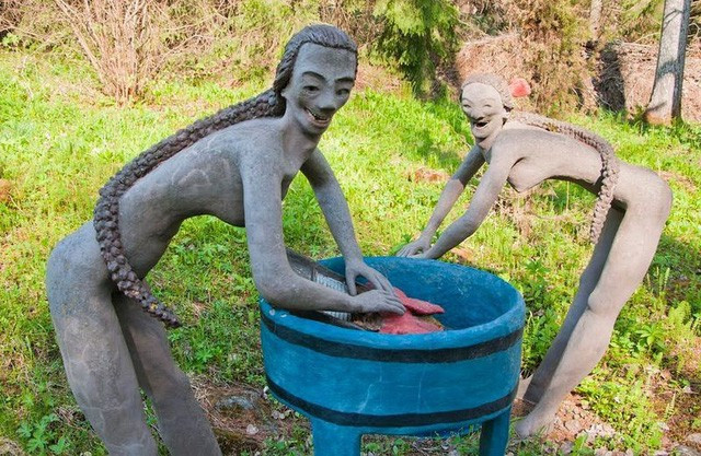 Du khách có thể thoải mái đến tham quan công viên điêu khắc của ông Rönkkönen nằm sâu trong cánh rừng mà không phải trả bất cứ khoản phí nào.