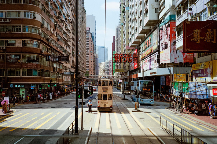 Thông qua việc kích cầu tiêu dùng nội địa, nền kinh tế ở Hong Kong từng bước có sự tăng trưởng đáng kinh ngạc.