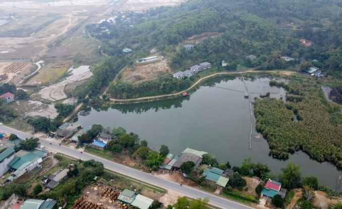 Vẫn tại huyện Lương Sơn, dự án Green Oasis Hòa Bình từng là một dự án “hot” nhất khu vực. Đây là dự án có vị trí đắc địa, gần đường lớn của xã Nhuận Trạch (Lương Sơn). Theo thông tin giới thiệu về dự án này, Khu biệt thự Green Oasis Villa do chủ đầu tư Công ty CP Bất động sản Green Oasis phát triển lấy ý tưởng từ hình ảnh ốc đảo xanh.