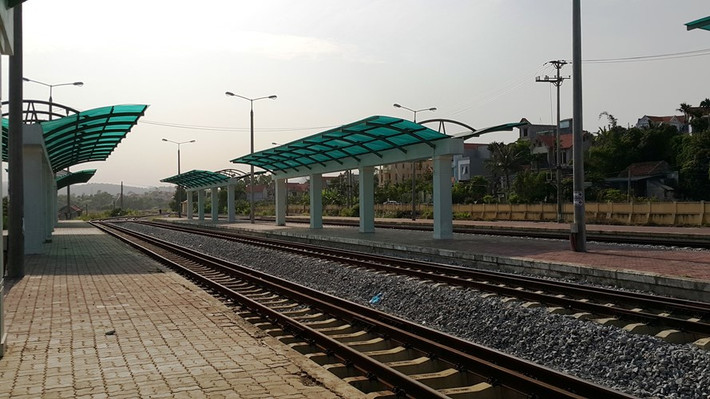 Bản Kết luận gần 40 trang này nhận được ý kiến chỉ đạo của Thủ tướng Chính phủ đã chỉ ra 4 nhóm sai phạm lớn tại Tổng công ty Đường sắt Việt Nam, với số tiền có sai phạm hơn 130 tỷ đồng. Trong đó có việc Tổng công ty Đường sắt Việt Nam đã thiếu trách nhiệm trong việc quyết định và quản lý thực hiện các dự án đầu tư máy móc thiết bị và dự án kết cấu hạ tầng, gây lãng phí, kém hiệu quả. Ảnh Hải Ninh.
