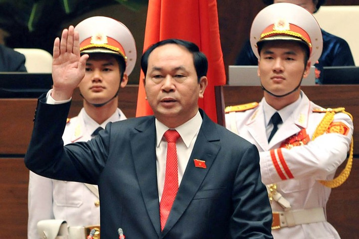 Chủ tịch nước Trần Đại Quang: Đặt lợi ích quốc gia, dân tộc lên trên hết. Nhân kỷ niệm 70 năm Ngày toàn quốc kháng chiến (19/12/1946 - 19/12/2016), Chủ tịch nước Trần Đại Quang có bài viết: “Phát huy tinh thần toàn quốc kháng chiến, đẩy mạnh sự nghiệp công nghiệp hóa, hiện đại hóa đất nước, bảo vệ vững chắc Tổ quốc Việt Nam Xã hội chủ nghĩa”. Trong đó nhấn mạnh: “Đặt lợi ích quốc gia, dân tộc lên trên hết”. Ảnh Viettimes.